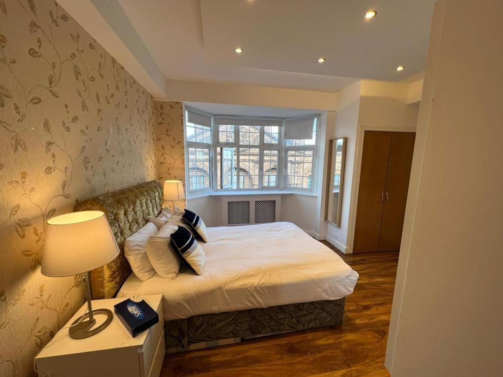 לונדון Knightsbridge Luxurious Residence - Facing Harrods מראה חיצוני תמונה